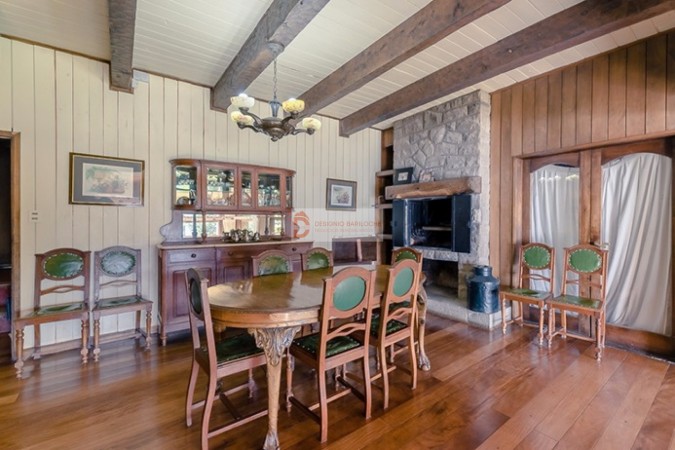 Casa sobre costa al Lago Nahuel Huapi - San Carlos de Bariloche - PATAGONIA